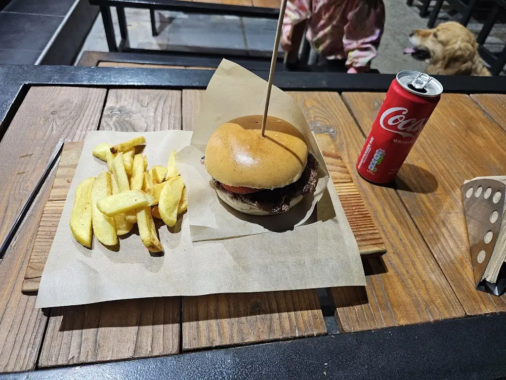 Kostadin Atanasov_Massiseto Burger House_Asproválta_Bewertung