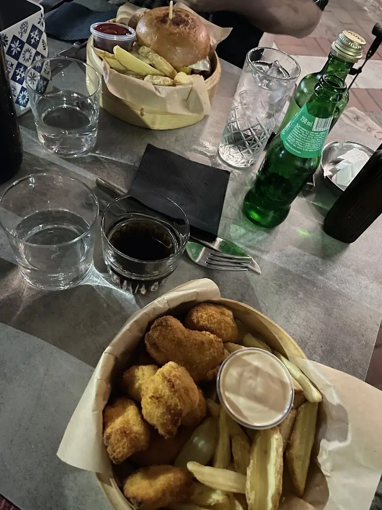 Marina Vesic (Black Marine)_Sorelle_Asproválta_Bewertung