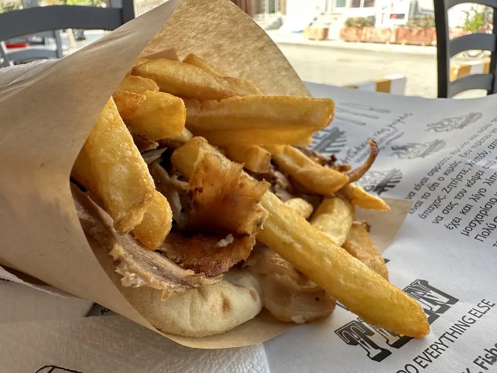 Το Στέκι Restaurant in Asproválta