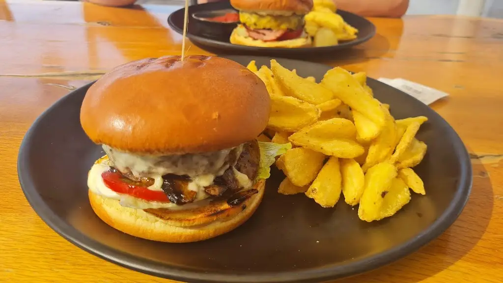 Emil Buzarovski_Kyklades Beach Bar_Asproválta_avis