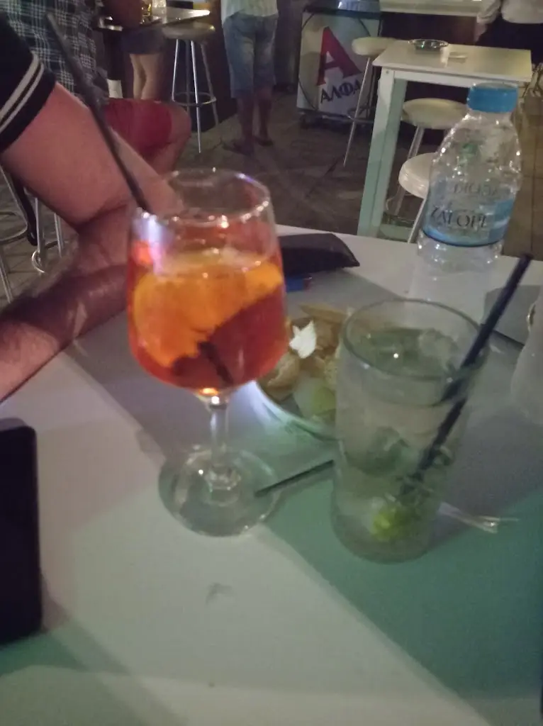 Capi Souliw_Kyklades Beach Bar_Asproválta_avis