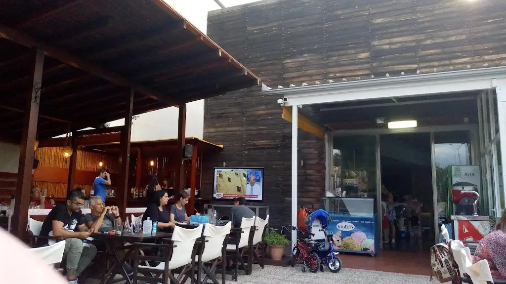 JUNIOR CLUB Restaurant in Asproválta