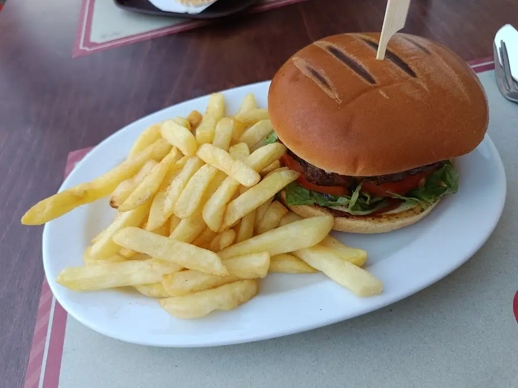 Menü_Ifestos Fast Food_Asproválta_Bild_5