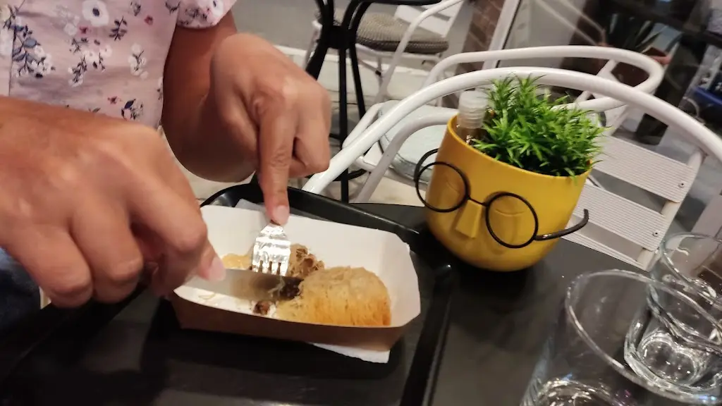 Menü_Bourlis_Asproválta_Bild_7