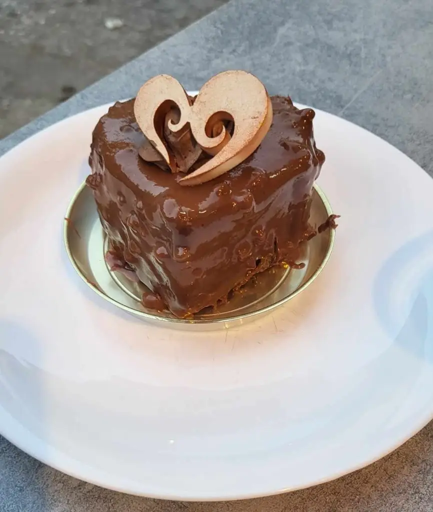 Bourlis_Asproválta_slider_image_2