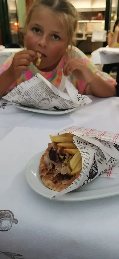 ΛΕΩΝ & ΚΡΙΟΣ_Asproválta_slider_image_1