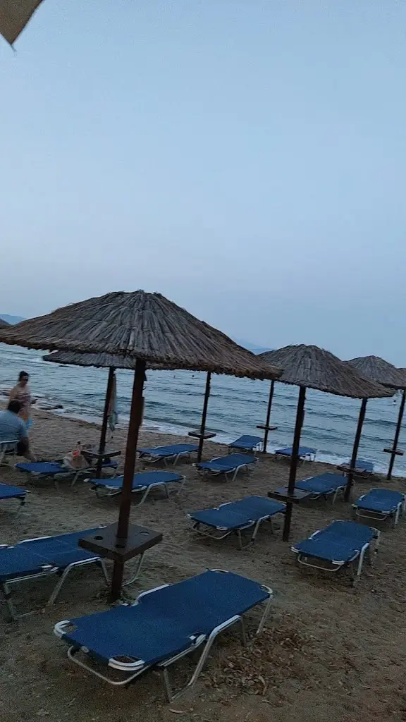 LEFKA TAVERN_Artémida_slider_image_2