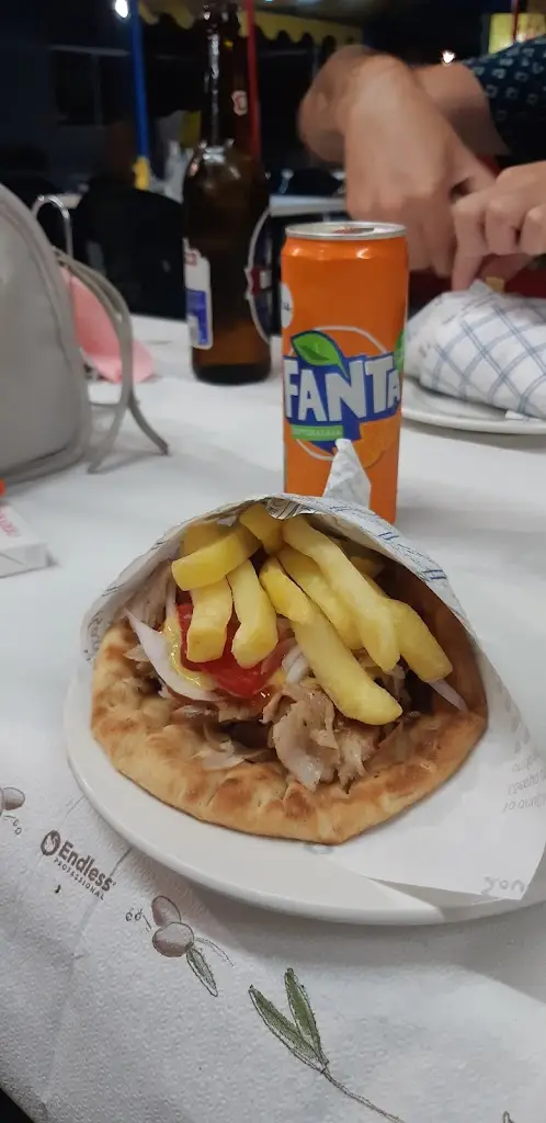 Kreas kai liontári (Suflaki, Giros, etc)_Asproválta_slider_image_2