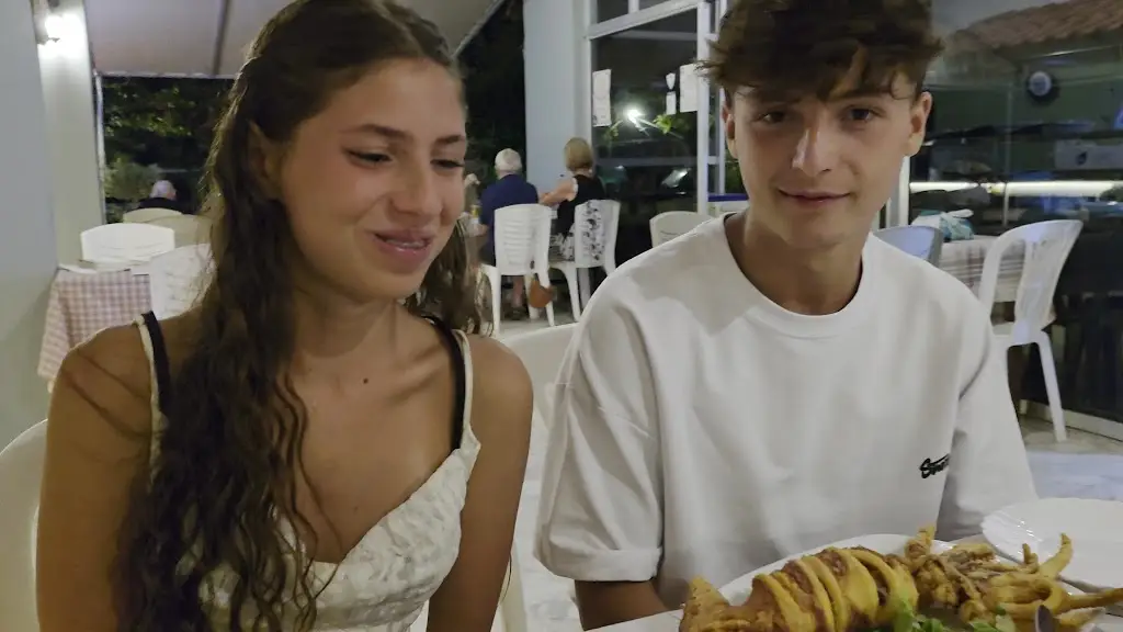 ΕΛΕΝΑ - Elena_Asproválta_slider_image_2