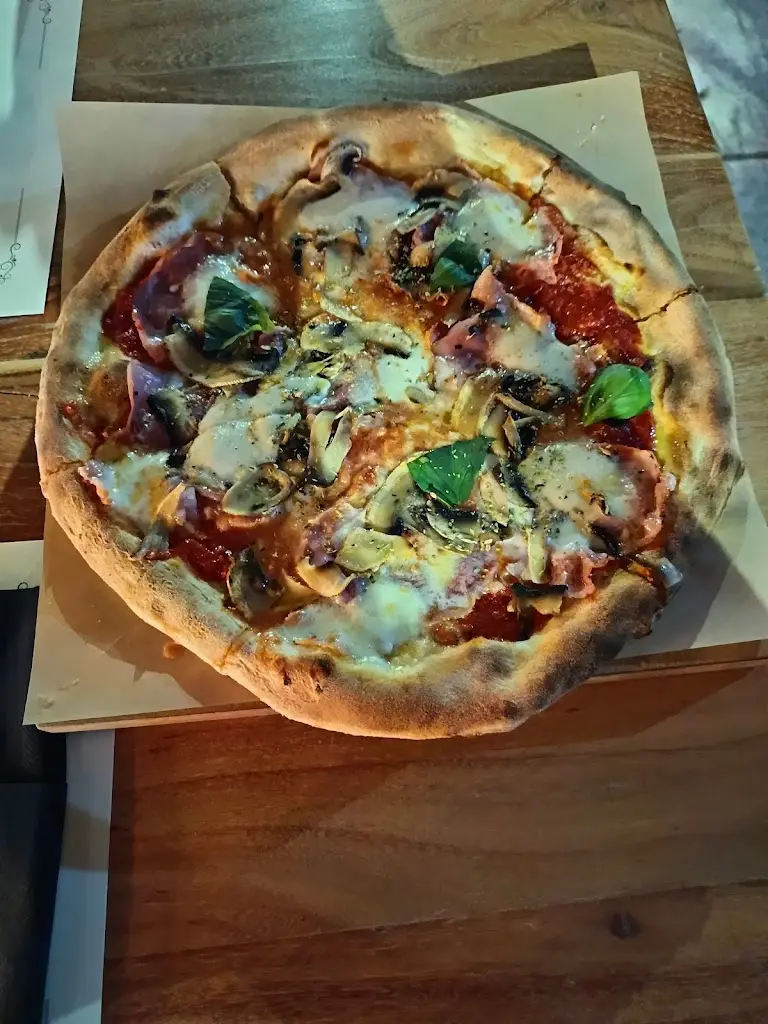 Menü_Mozzarella Pizzeria_Asproválta_Bild_7