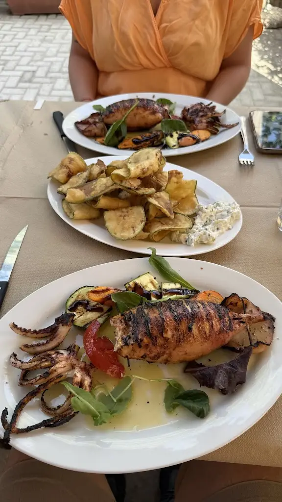 Alek Hristov_Ταβέρνα Ουζερί Πλατεία_Diavatá_Bewertung