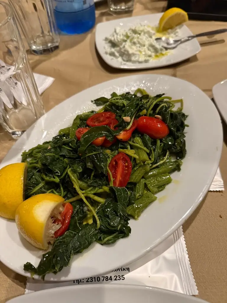 Roxana-Mariana Dinu_Ταβέρνα Ουζερί Πλατεία_Diavatá_Bewertung