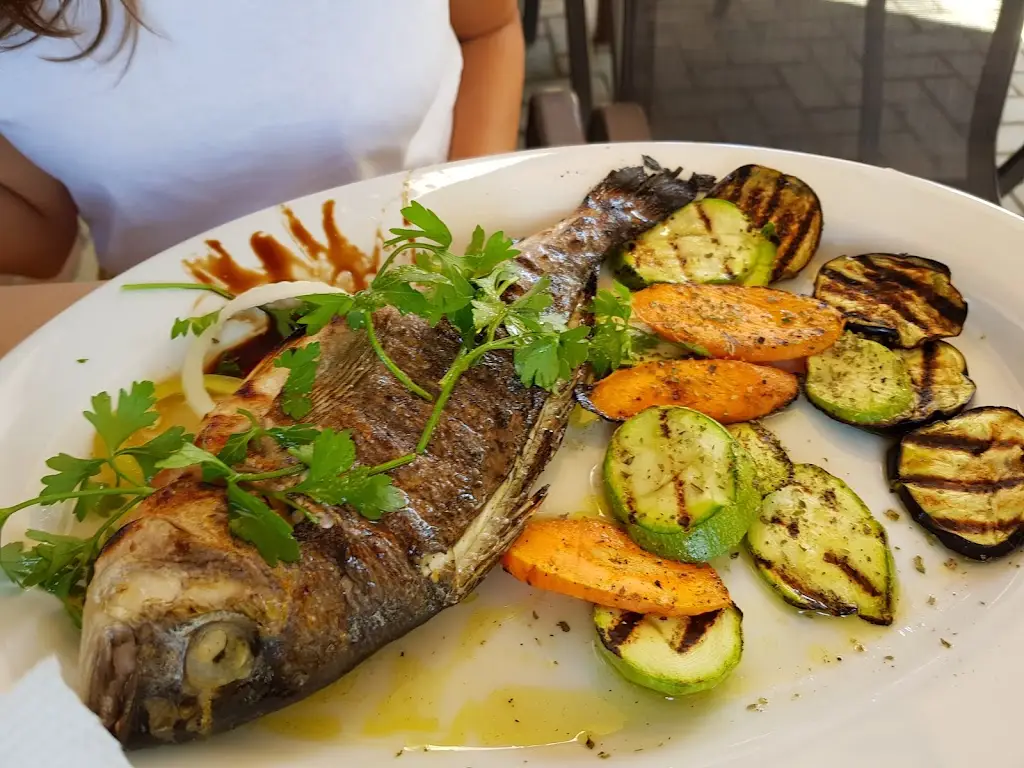 Adrian Costea_Ταβέρνα Ουζερί Πλατεία_Diavatá_Bewertung