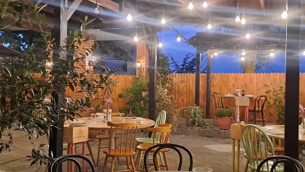 Tzaki 'Ho | Country Eating_Chortiátis_slider_image_3