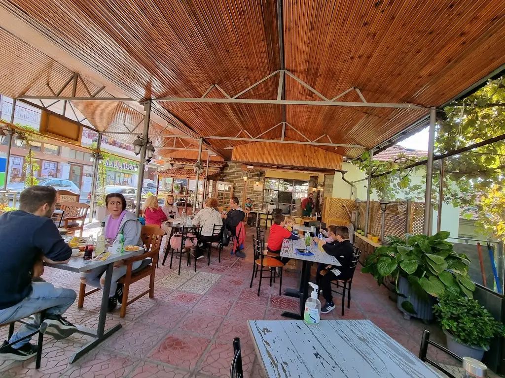 Anton Radulescu_Βάιος Καφέ-Μεζέ_Chortiátis_reseña