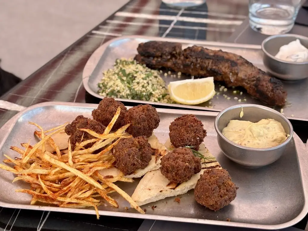 Mikko Pakarinen_Lykos - Χασαποταβέρνα_Chortiátis_review