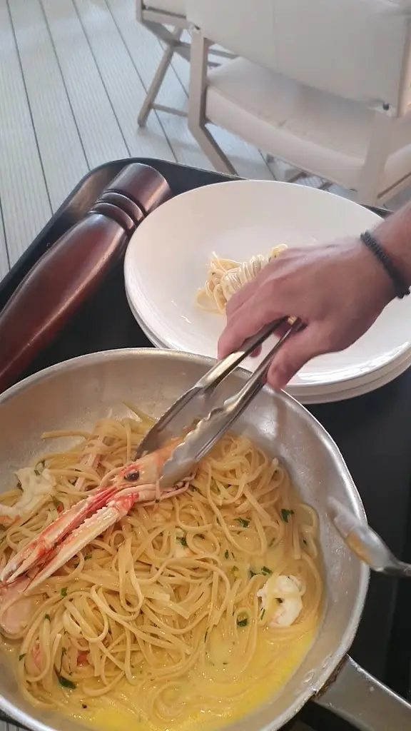 Kritikos Gallery & Restaurants_Chortiátis_slider_image_2