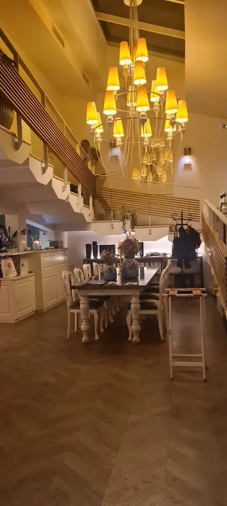 Kritikos Gallery & Restaurants_Chortiátis_slider_image_3