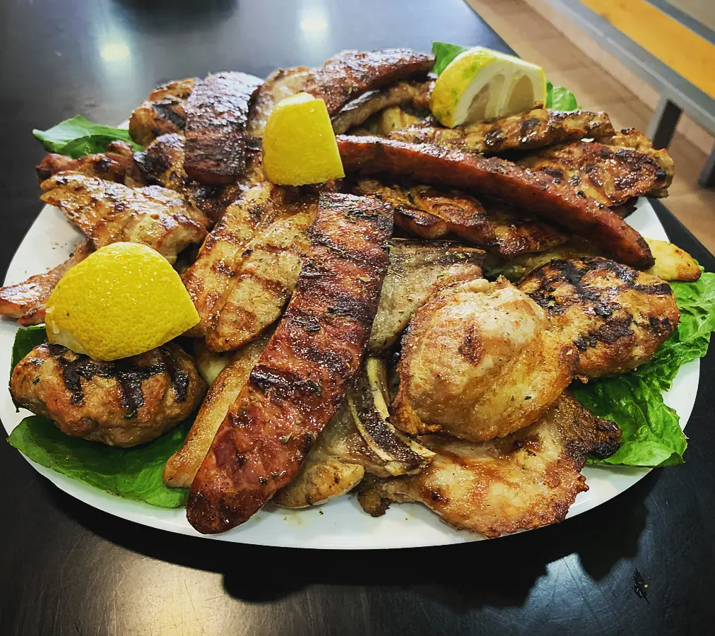 ΘΩΜΑΣ · Μουσική Ταβέρνα_Artémida_slider_image_3