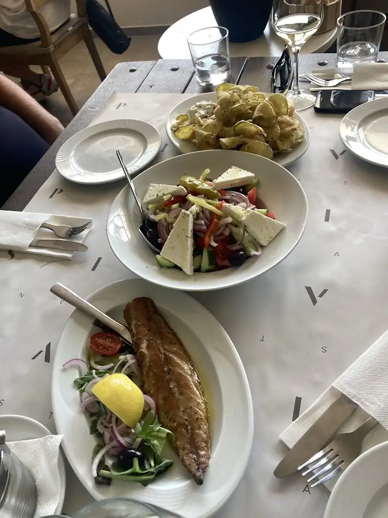 Katerina Dotneboya_PARIS Restaurant_Chortiátis_review