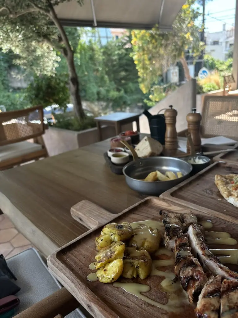 ΖΩΗ ΜΠΡΟΖΟΥ_Stigmes_Chortiátis_Bewertung