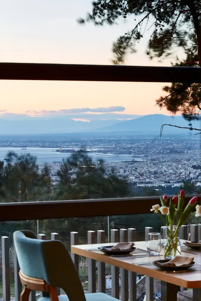 718 Cozy & Hype Restaurant in Chortiátis