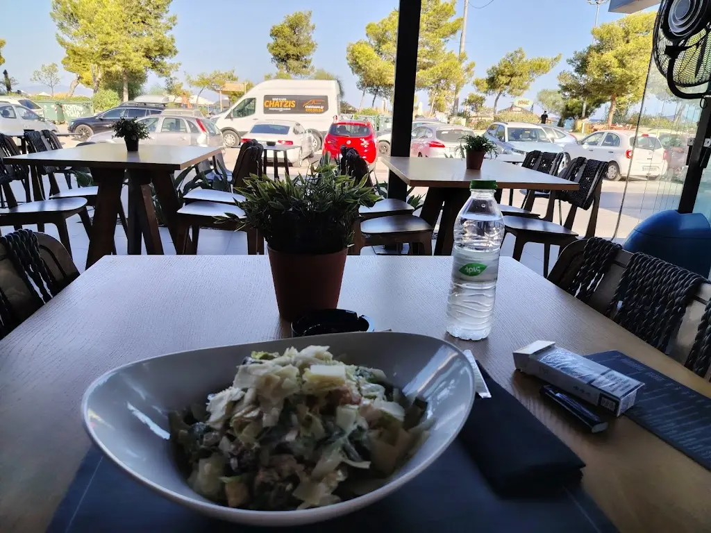 Hristina Vukasinovic_SEA SIDE all day bar-restaurant_Artémida_recensione