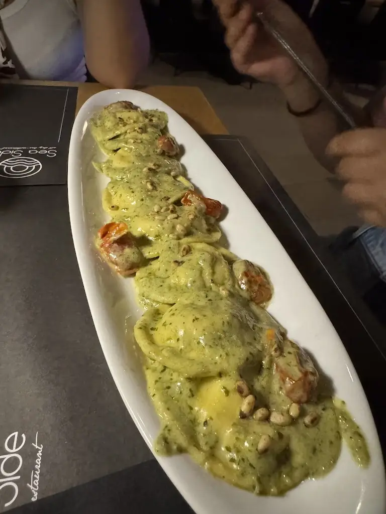 Arash Zamayeri_SEA SIDE all day bar-restaurant_Artémida_recensione