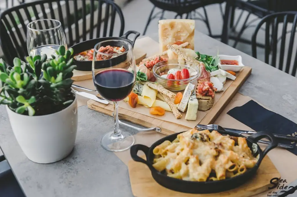 SEA SIDE all day bar-restaurant_Artémida_slider_image_3