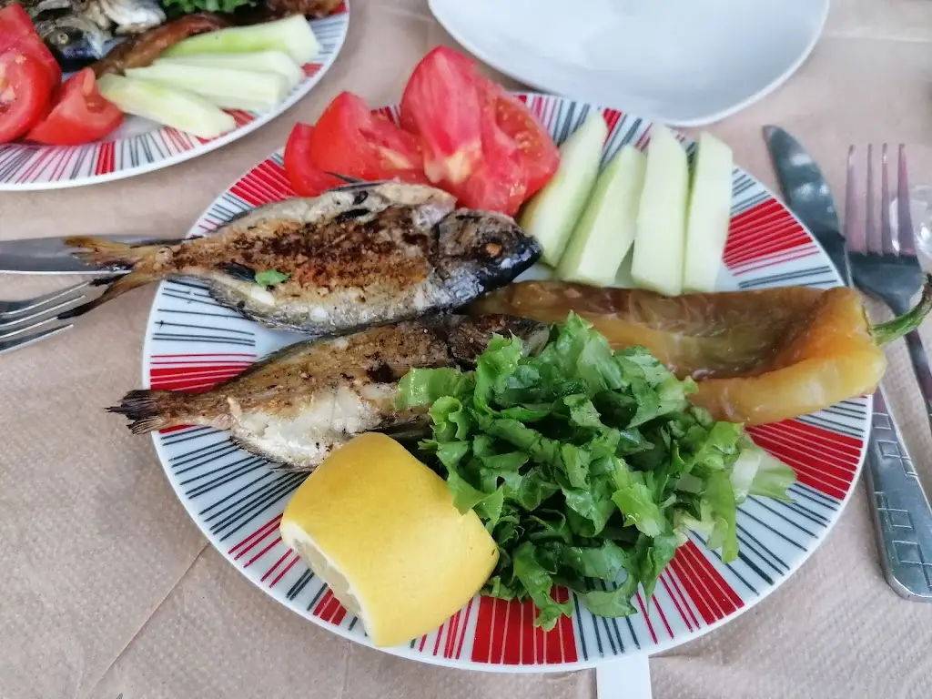 Menü_Μεζεδοπωλείο Η Πλατεία_Epanomí_Bild_2