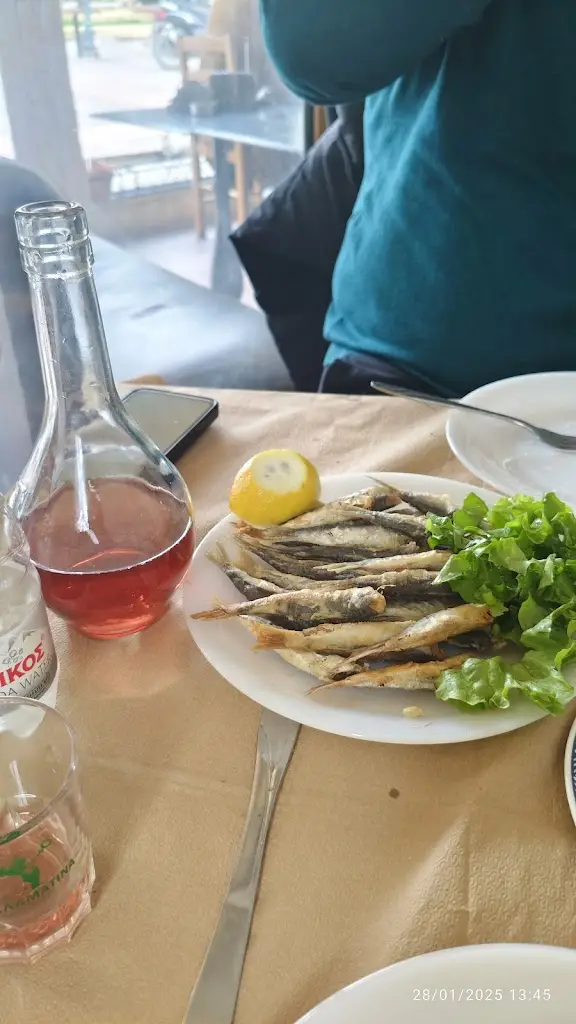 Menü_Μεζεδοπωλείο Η Πλατεία_Epanomí_Bild_4