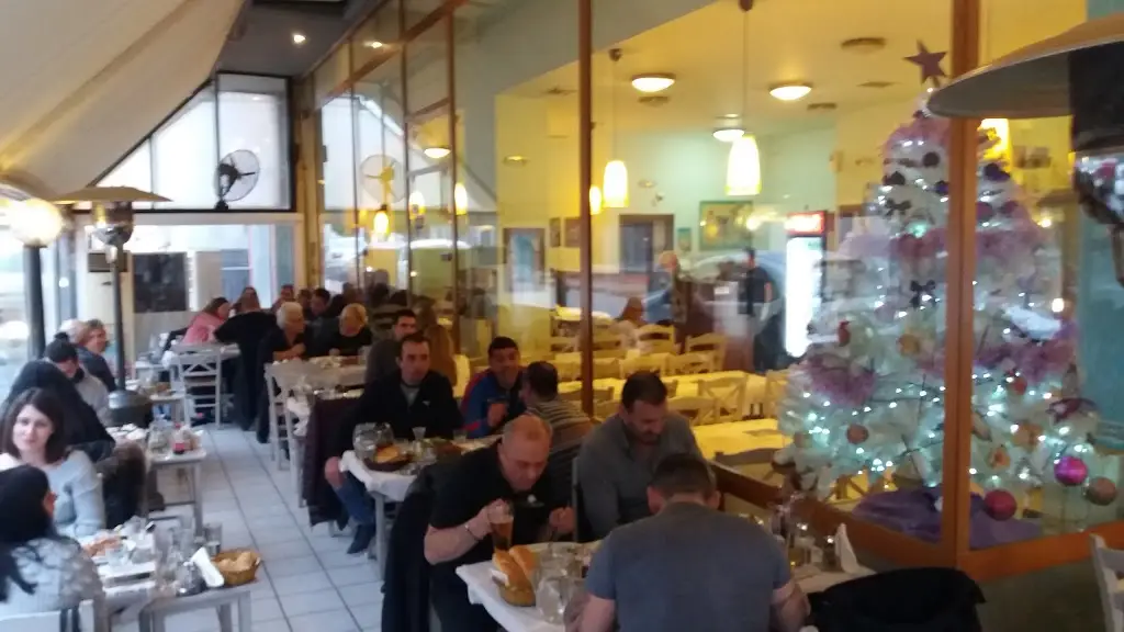 Ουζερί... στην Ευκαρπία_Efkarpía_slider_image_1