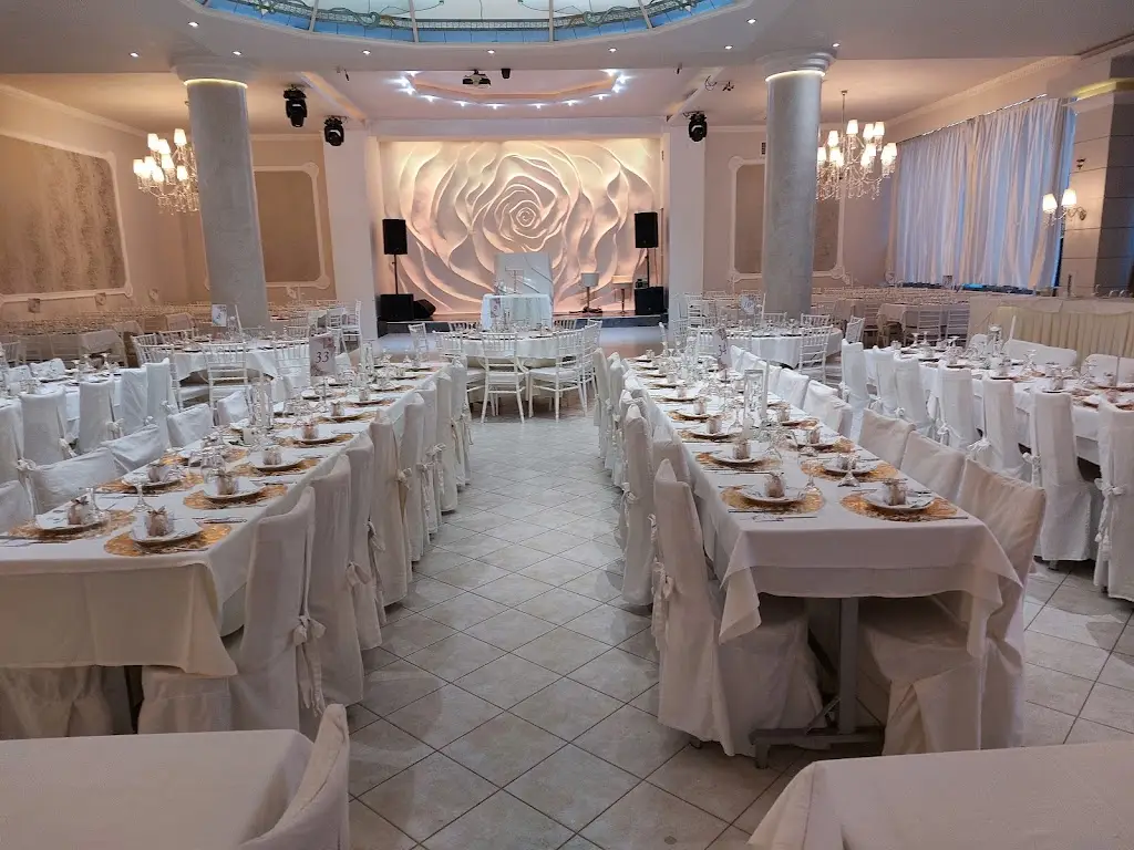 ΣΤΑΥΡΟΣ ΔΕΞΙΩΣΕΙΣ - ΕΥΚΑΡΠΙΑ_Efkarpía_slider_image_1