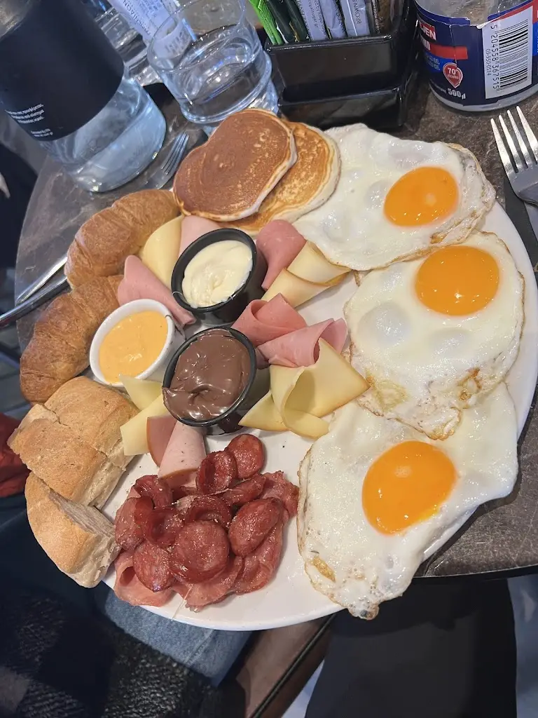 Julia warden_Timenidon_Édessa_review