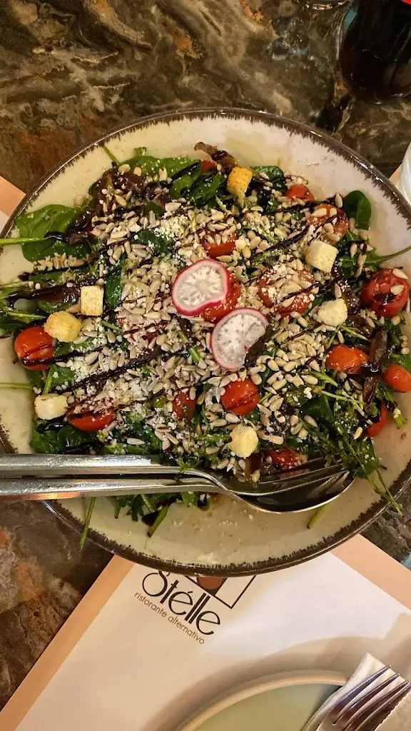 Milka Stipanovic_Ресторан „Ѕвезда“ / Εστιατόριο 