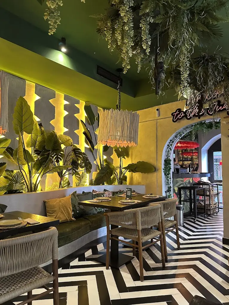 Artemidas Bistro coffee, street food and Vegan_Artémida_slider_image_3