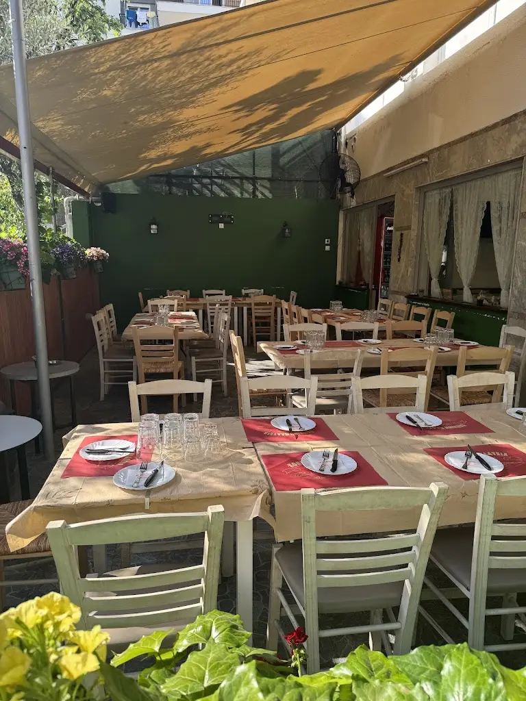 ΚΑΦΕ-ΟΥΖΕΡΙ ΚΟΚΚΙΝΗ ΠΛΑΤΕΙΑ_Édessa_slider_image_1