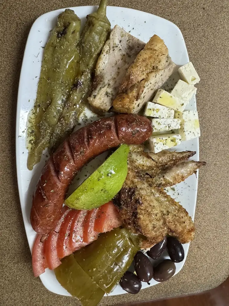 ΚΑΦΕ-ΟΥΖΕΡΙ ΚΟΚΚΙΝΗ ΠΛΑΤΕΙΑ_Édessa_slider_image_3