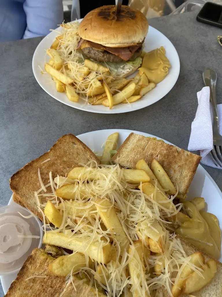 Hara Karaousta_Mam_Édessa_review