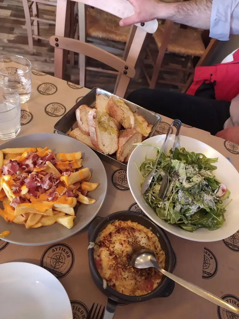 Menü_Δυτικόν καφέ•μεζέ•ποτό_Évosmos_Bild_6