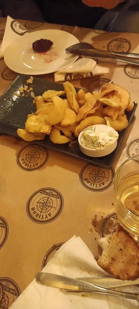 Menü_Δυτικόν καφέ•μεζέ•ποτό_Évosmos_Bild_9