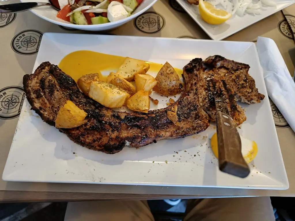 Tomasz Czajkowski_Δυτικόν καφέ•μεζέ•ποτό_Évosmos_Bewertung