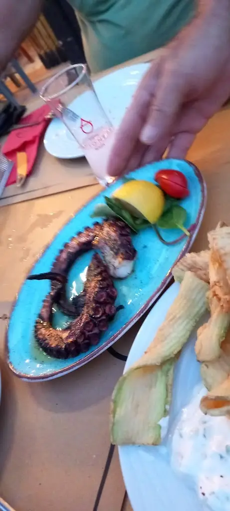 Menü_Μεζεδοπωλείο Μύρτιλο_Évosmos_Bild_5