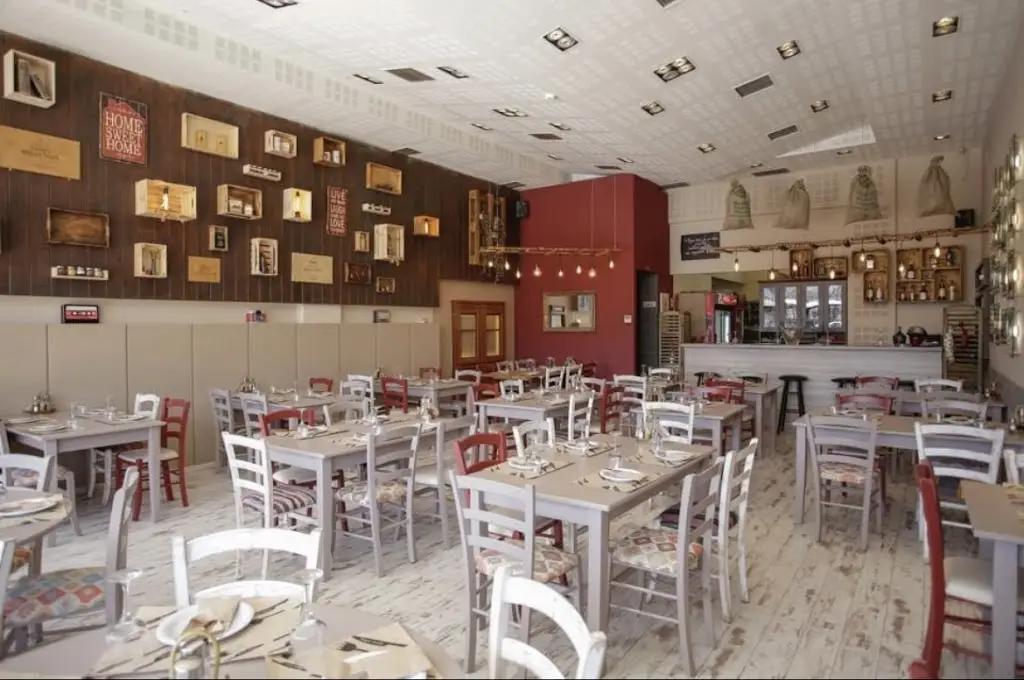 Μεζεδοπωλείο Μύρτιλο Restaurant in Évosmos