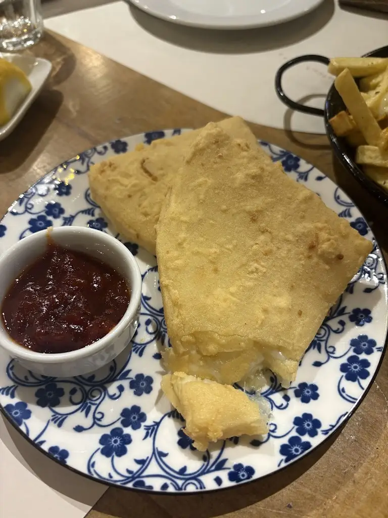 Yasmin Rocha_TSIR TSIR MEZE_Évosmos_review