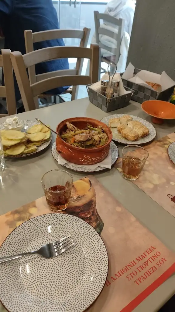 Vasilis Pavlidis_Ρόκα Μεζεδοπωλείο_Évosmos_reseña