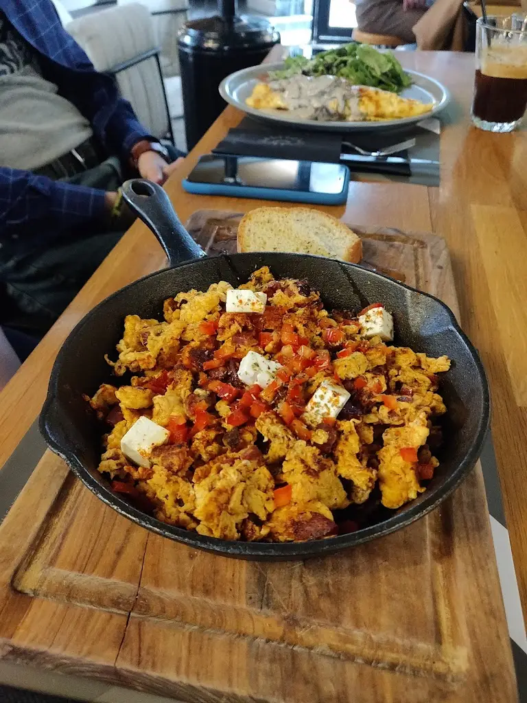 Alex Zag_Model Urban Style Bar_Évosmos_Bewertung