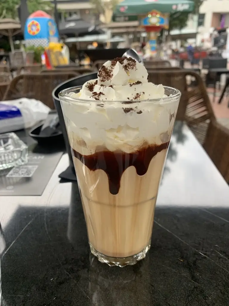 Frideriki M_Model Urban Style Bar_Évosmos_Bewertung