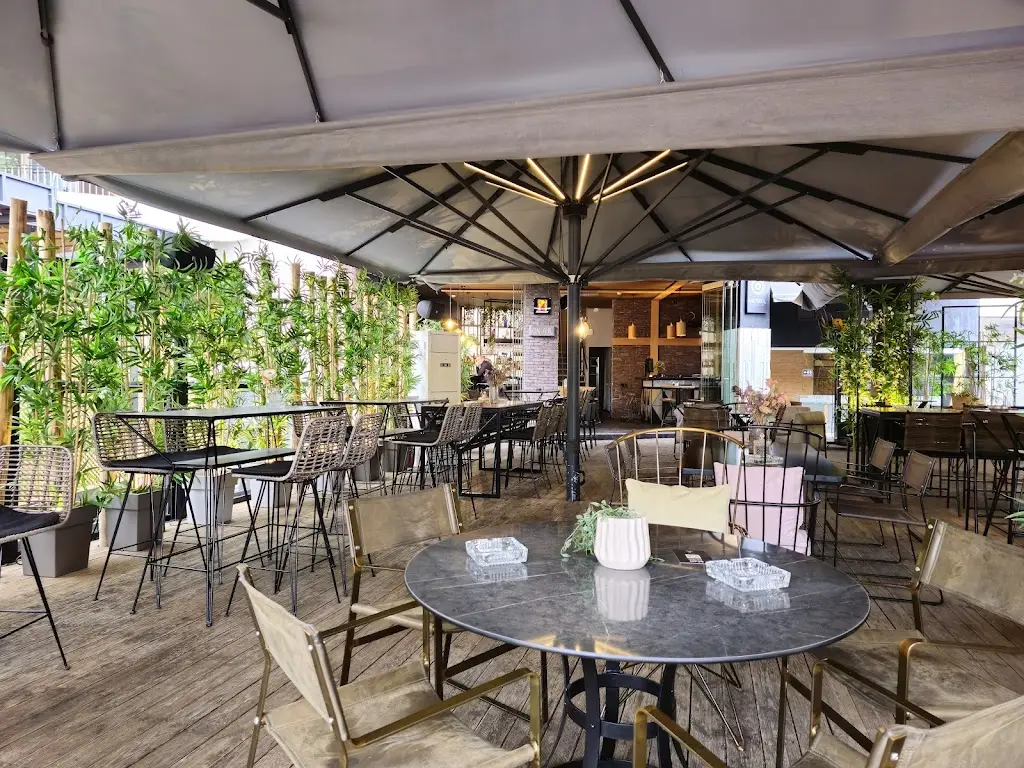 Model Urban Style Bar Restaurant in Évosmos