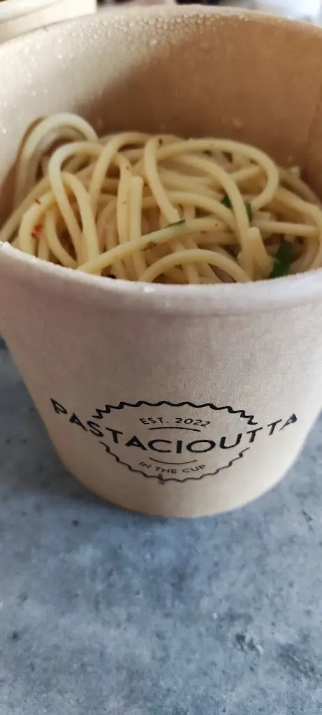 Nikol Zer_Pastacioutta_Évosmos_review